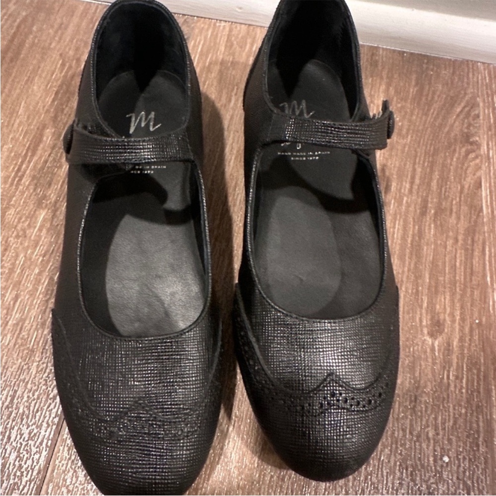 European girls Mary Jane black Flats